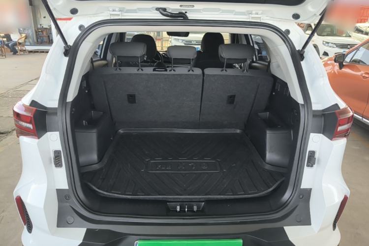 Used JETOUR X70 2023 1.5T Manual Overdrive Version 5 Seats Trunk