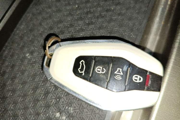 Used JETOUR X70 2023 1.5T DCT Beyond PRO Edition 7 Seats Vehicle Key