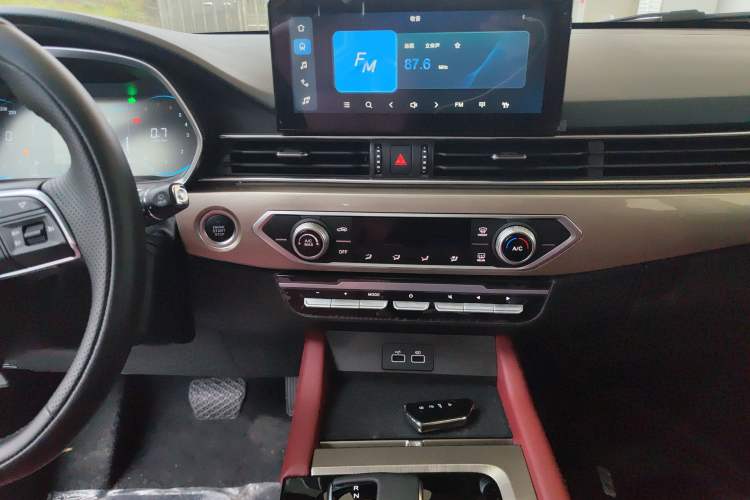 Used JETOUR X70 2024 1.5T DCT Enjoyment Edition 5 Seats Audio And AC Panel