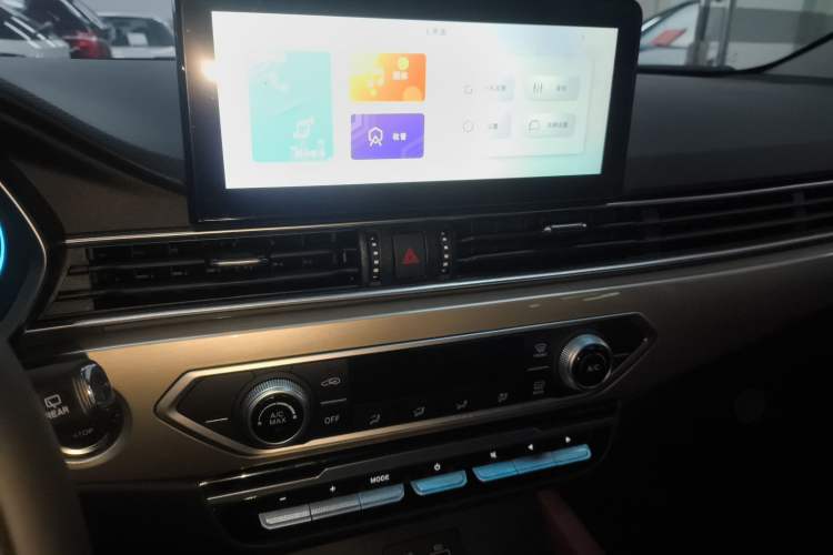 Used JETOUR X70 2024 1.5T DCT Glory PRO 5-Seater Audio And AC Panel