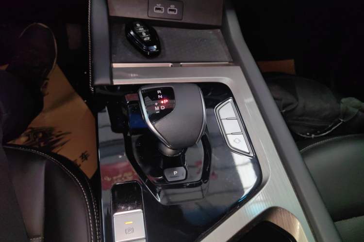 Used JETOUR X70 2024 1.5T DCT Enjoy Edition 7-Seater Gear Lever