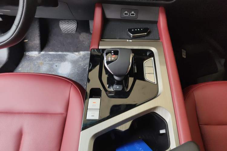 Used JETOUR X70 2024 1.5T DCT Enjoyment Edition 5 Seats Gear Lever