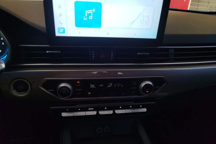 Used JETOUR X70 2024 1.5T DCT Enjoyment Edition 5 Seats Audio And AC Panel