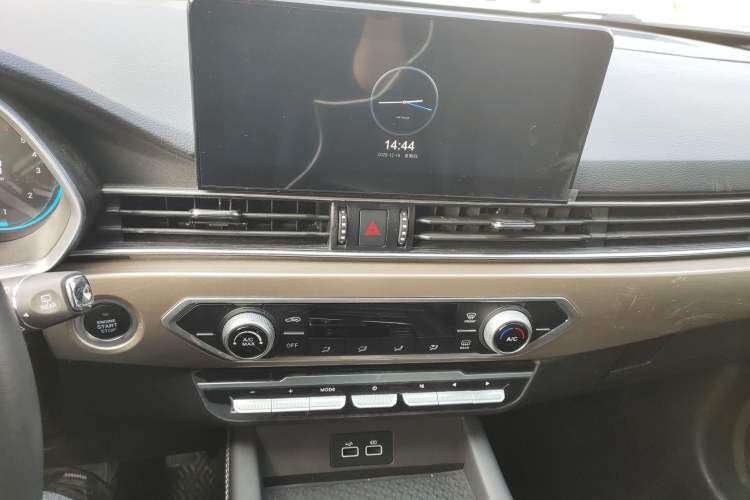 Used JETOUR X70 2024 1.5T DCT Enjoyment Edition 5 Seats Audio And AC Panel