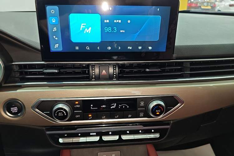 Used JETOUR X70 2024 1.5T DCT Enjoyment Edition 5 Seats Audio And AC Panel