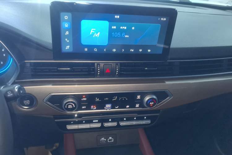 Used JETOUR X70 2024 1.5T DCT Glory PRO 5-Seater Audio And AC Panel