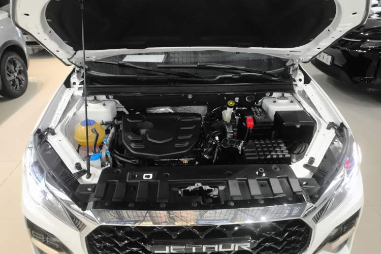 Used JETOUR X70 2024 1.5T DCT Glory PRO 5-Seater Engine Bay