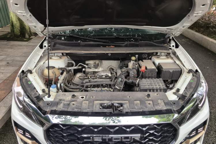 Used JETOUR X70 2024 1.5T Manual Glory Edition 5 Seats Engine Bay