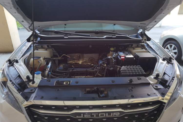 Used JETOUR X70 2024 1.5T DCT Enjoyment Edition 5 Seats Engine Bay
