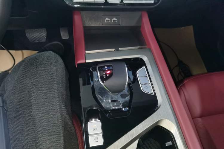 Used JETOUR X70 2024 1.5T DCT Glory PRO 5-Seater Gear Lever