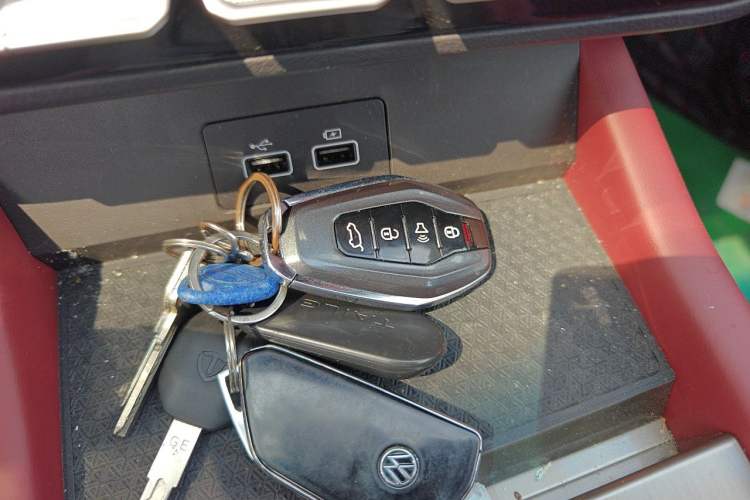 Used JETOUR X70 2024 1.5T DCT Enjoyment Edition 5 Seats Vehicle Key