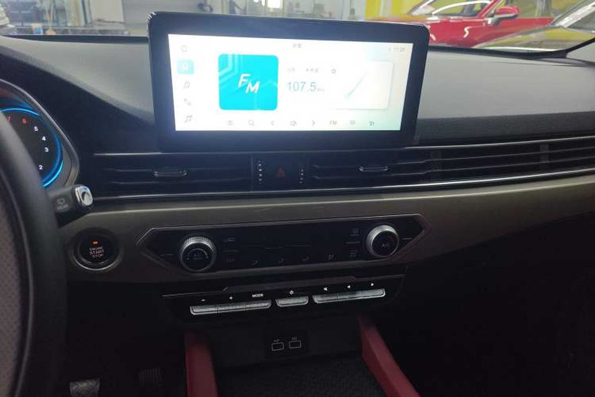Used JETOUR X70 2025 1.5T Manual Overdrive Version 5 Seats Audio And AC Panel