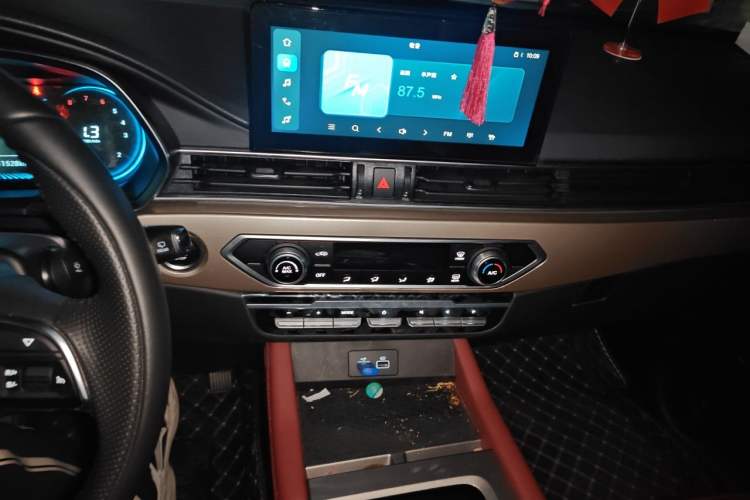 Used JETOUR X70 2025 1.5T DCT Beyond PRO 7-Seater Audio And AC Panel