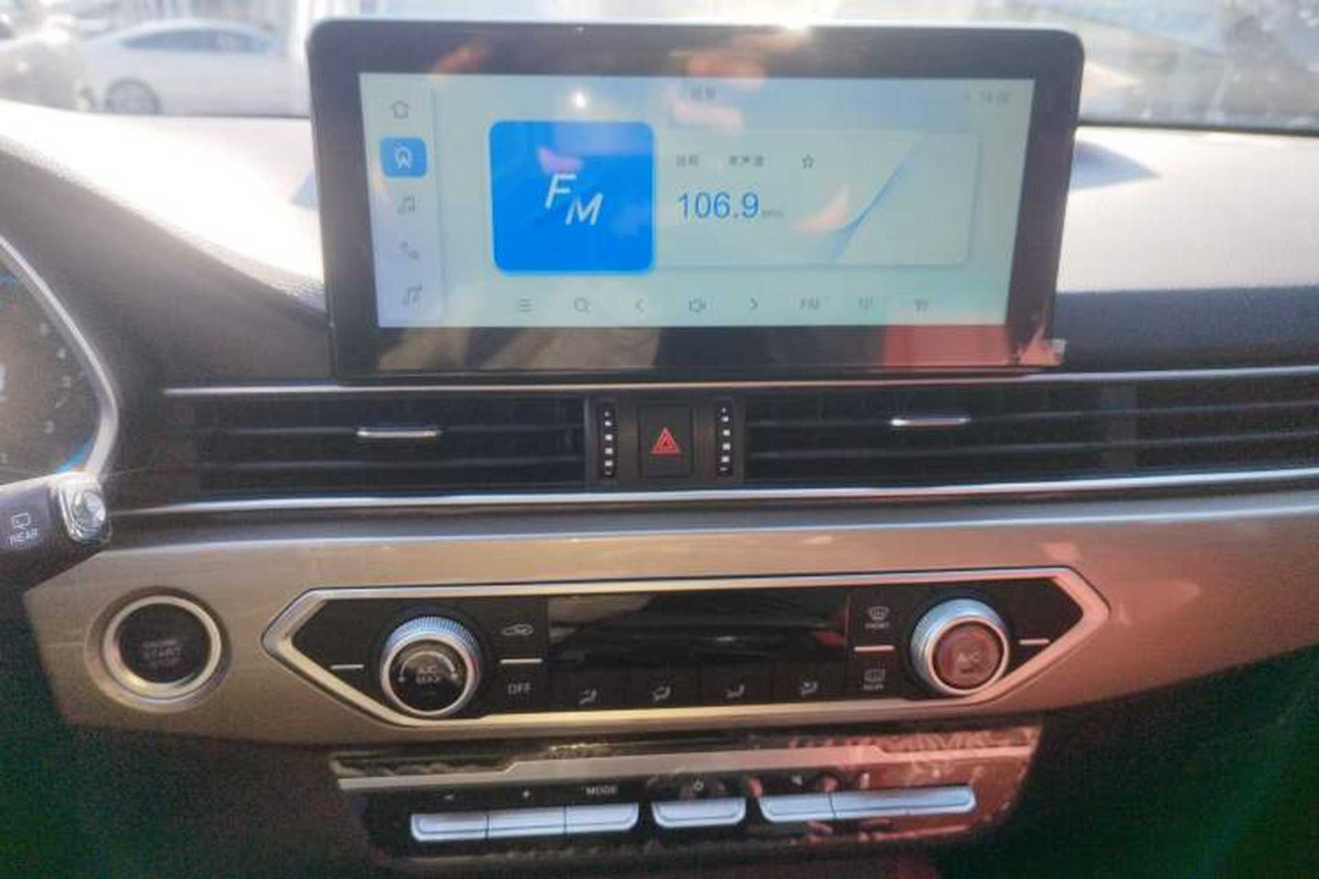 Used JETOUR X70 2025 1.5T DCT Overdrive PRO 5-Seater Audio And AC Panel