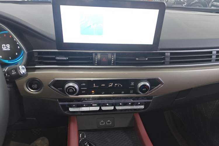 Used JETOUR X70 2025 1.5T Manual Overdrive Version 5 Seats Audio And AC Panel