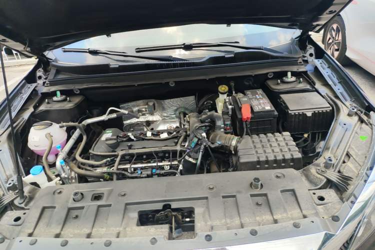 Used JETOUR X70 2025 1.5T DCT Zhenxiang Edition 5 Seats Engine Bay