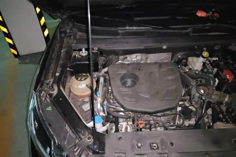 Used JETOUR X70 2025 1.5T DCT Beyond PRO 7-Seater Engine Bay Right