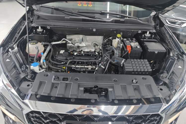 Used JETOUR X70 2025 1.5T Manual Overdrive Version 5 Seats Engine Bay