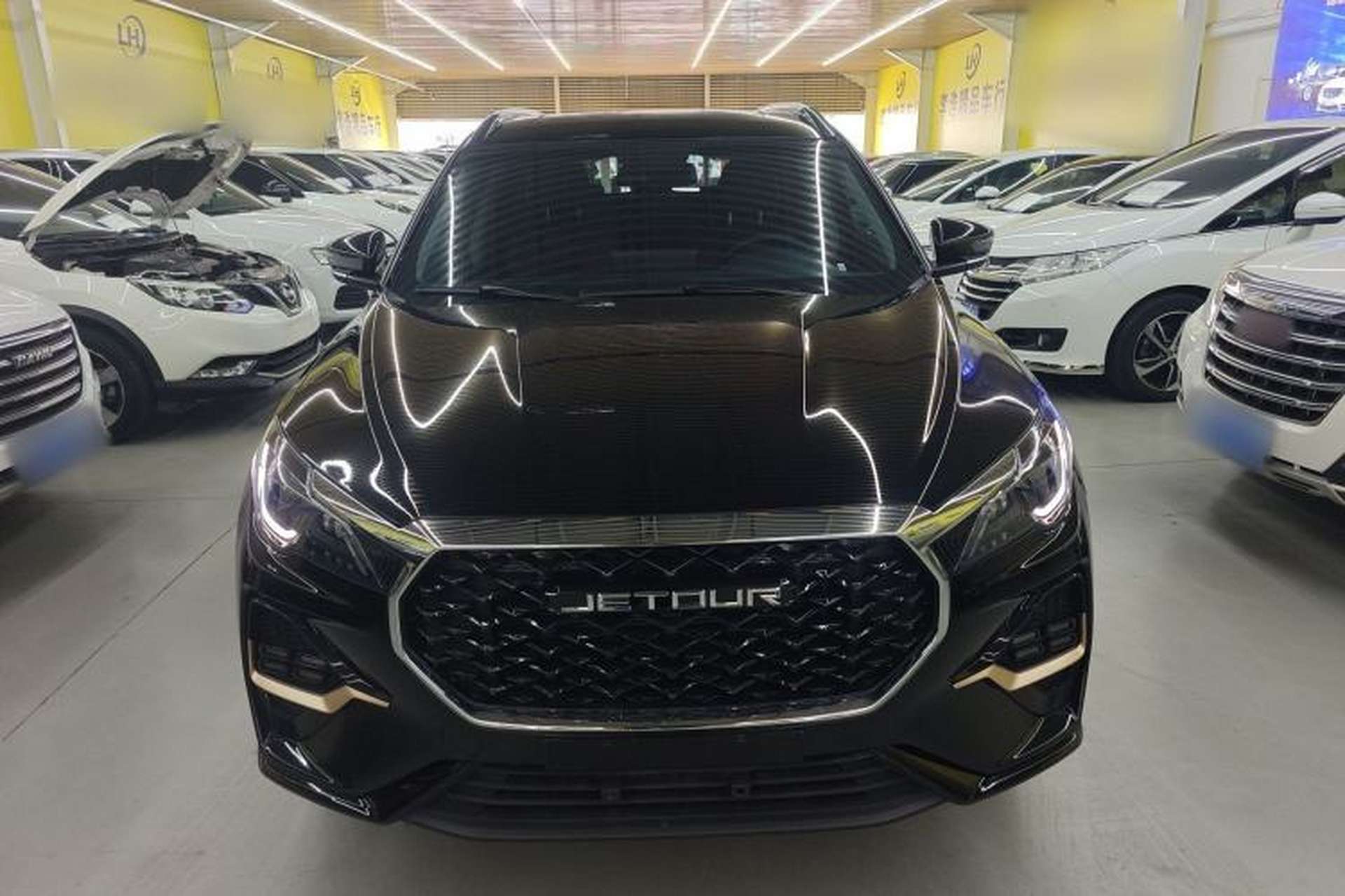 Used JETOUR X70 2025 1.5T Manual Overdrive Version 5 Seats Front