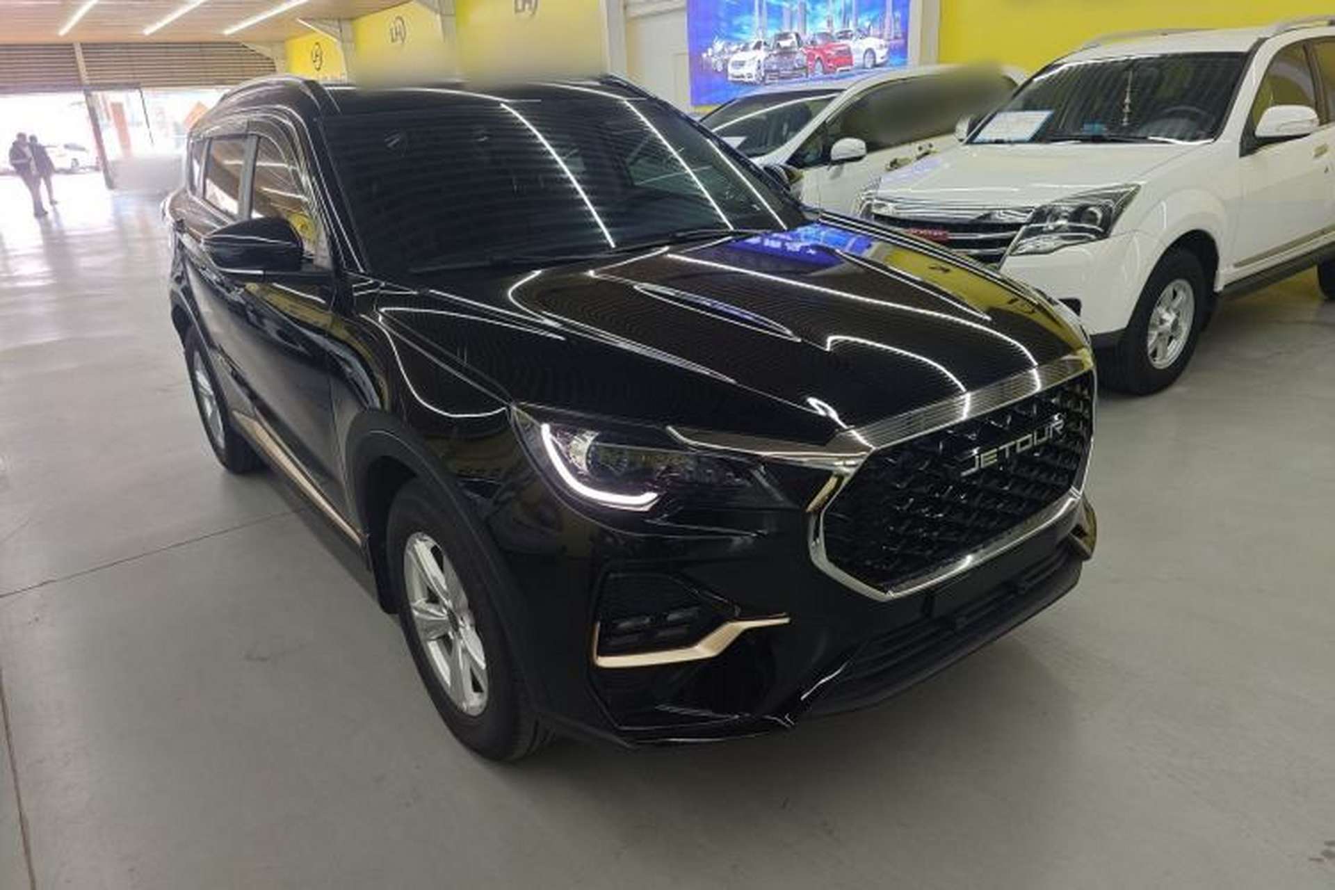 Used JETOUR X70 2025 1.5T Manual Overdrive Version 5 Seats Front Right 45 Deg