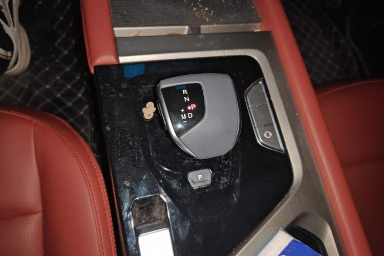 Used JETOUR X70 2025 1.5T DCT Beyond PRO 7-Seater Gear Lever