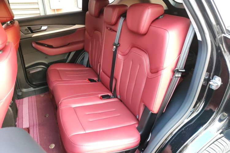 Used JETOUR X70 2025 1.5T DCT Overdrive PRO 5-Seater Interior 4