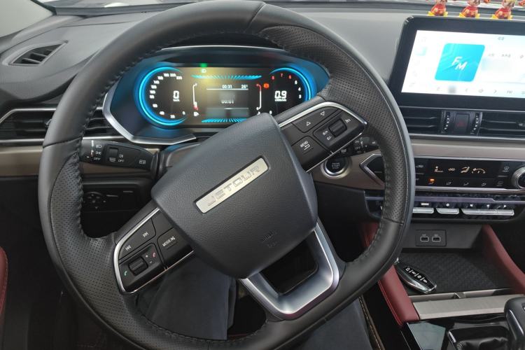 Used JETOUR X70 2025 1.5T Manual Overdrive Version 5 Seats Steering Wheel