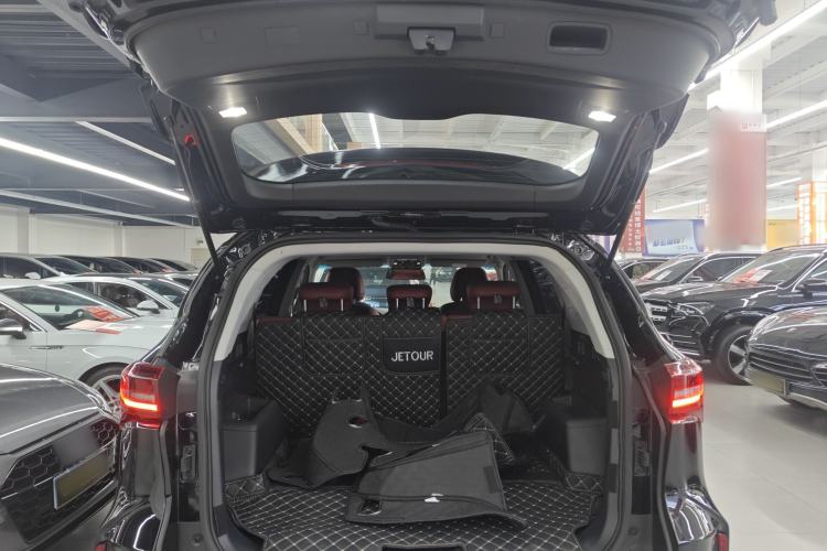 Used JETOUR X70 2025 1.5T Manual Overdrive Version 5 Seats Trunk