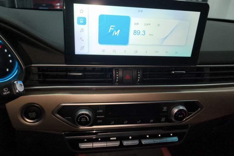 Used JETOUR X70 2025 1.5T DCT Zhenxiang Edition 5 Seats Audio And AC Panel