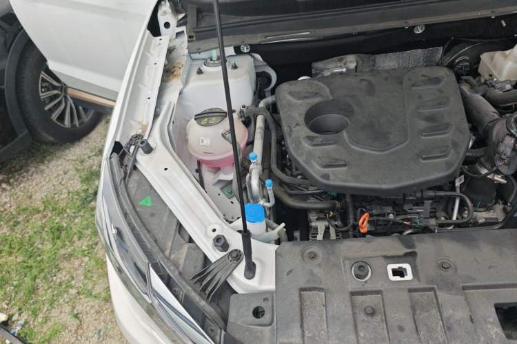 Used JETOUR X70 2025 1.5T DCT Beyond PRO 7-Seater Engine Bay Right