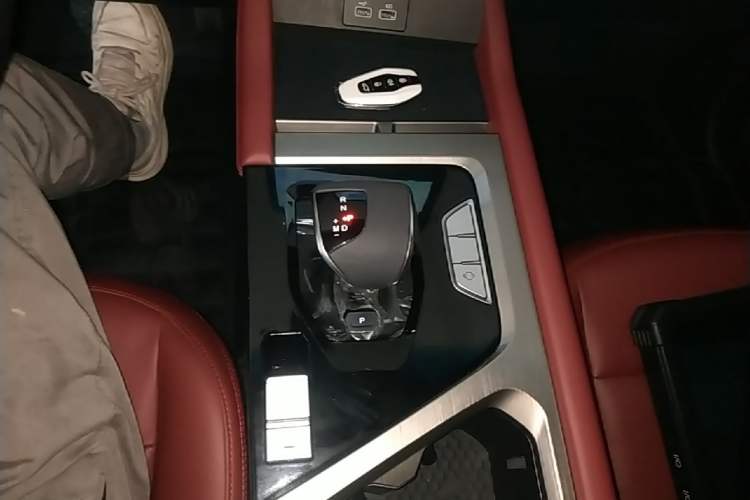Used JETOUR X70 2025 1.5T DCT Beyond PRO 7-Seater Gear Lever