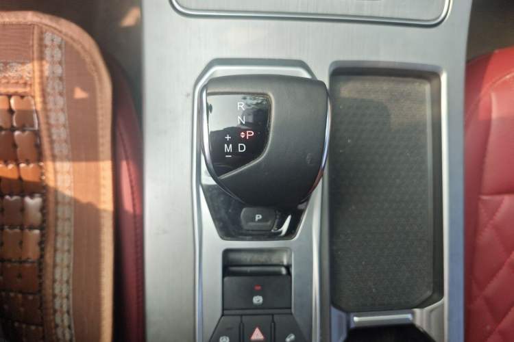 Used JETOUR X70 2025 1.5T DCT Beyond PRO 7-Seater Gear Lever
