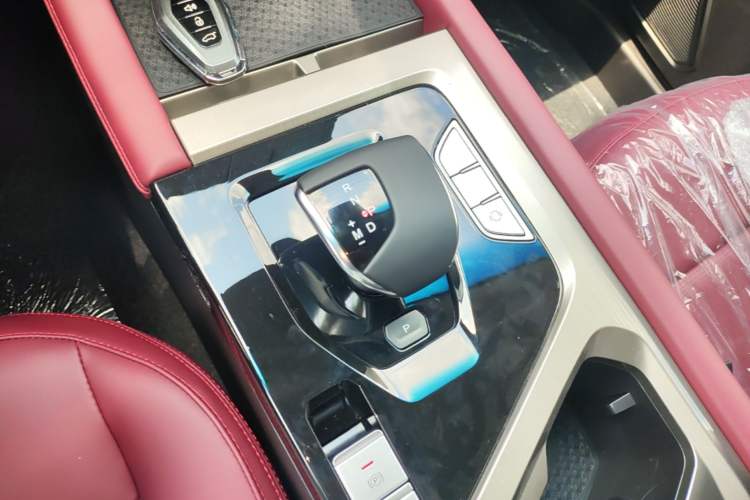 Used JETOUR X70 2025 1.5T DCT Zhenxiang Edition 7-Seater Gear Lever