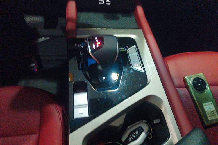 Used JETOUR X70 2025 1.5T DCT Overdrive PRO 5-Seater Gear Lever