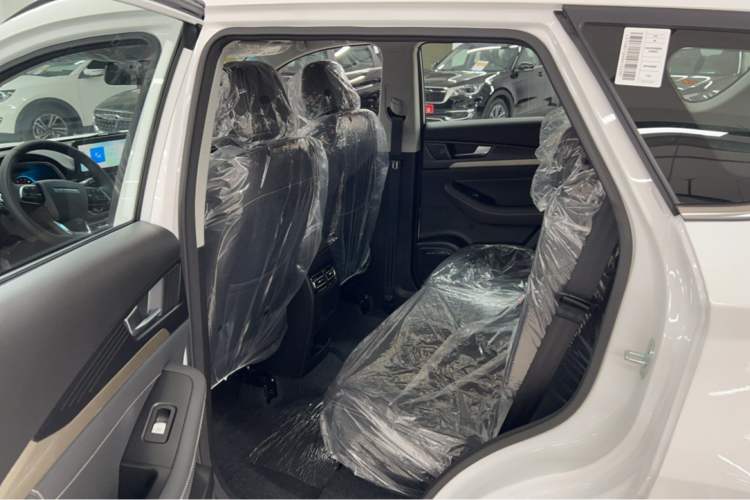 Used JETOUR X70 2025 1.5T DCT Classic Edition 7-Seater Interior 3
