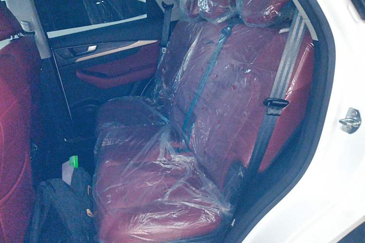Used JETOUR X70 2025 1.5T DCT Overdrive PRO 5-Seater Interior 4