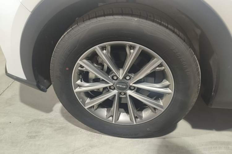 Used JETOUR X70 2025 1.5T DCT Overdrive PRO 5-Seater Left Front Wheel Hub