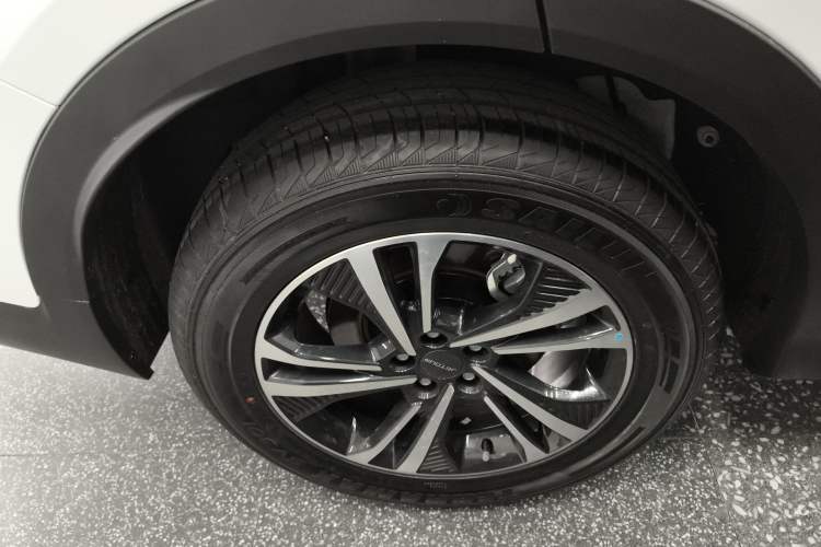 Used JETOUR X70 2025 1.5T DCT Zhenxiang Edition 5 Seats Right Rear Wheel Hub