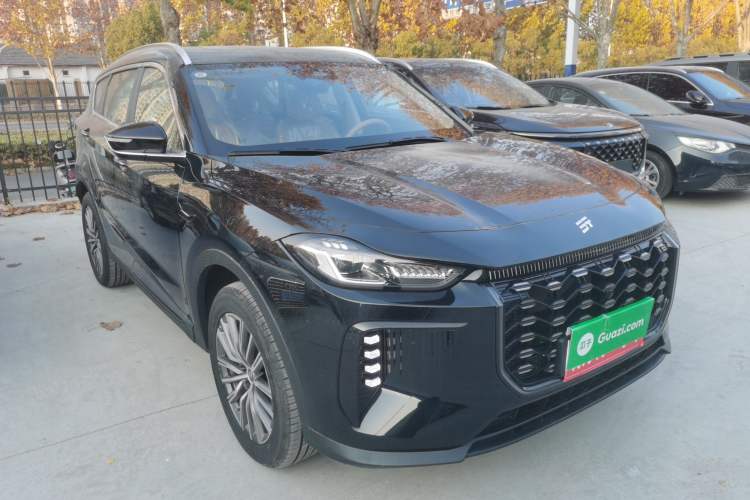 Used JETOUR X70 C-DM 2024 Landwind PRO 7-Seater Front Right 45 Deg
