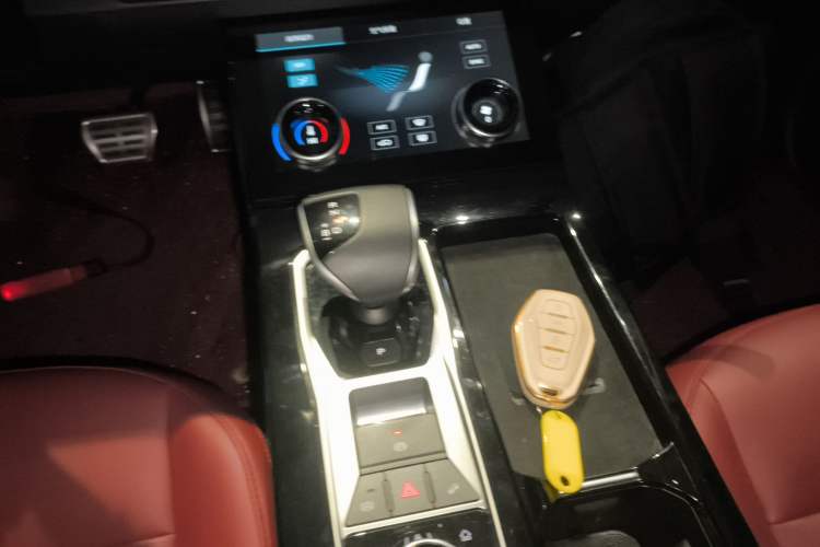 Used JETOUR X70 C-DM 2024 Far Voyage PRO 5-Seater Gear Lever