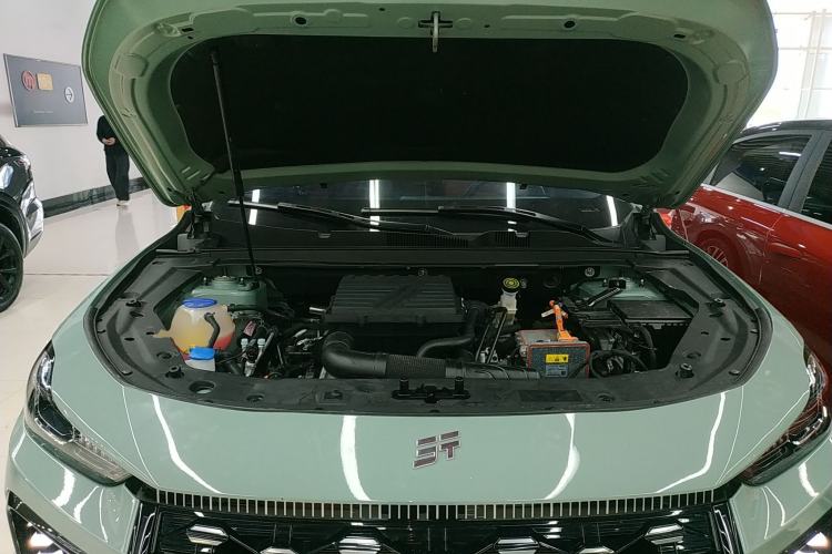 Used JETOUR X70 C-DM 2024 Far Voyage PRO 5-Seater Engine Bay