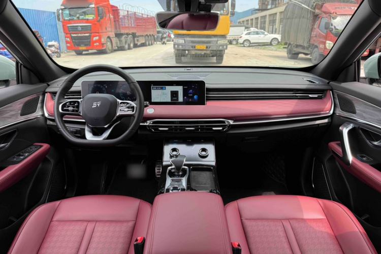 Used JETOUR X70 C-DM 2024 Far Voyage Edition 7 Seats Interior 2