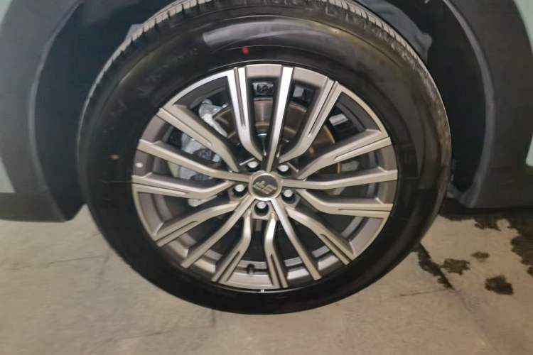 Used JETOUR X70 C-DM 2024 Far Voyage PRO 7-Seater Left Front Wheel Hub