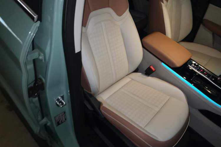 Used JETOUR X70 C-DM 2024 Far Voyage PRO 7-Seater Right Front Seat
