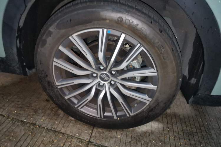 Used JETOUR X70 C-DM 2024 Long-Haul Version 5 Seats Right Front Wheel Hub