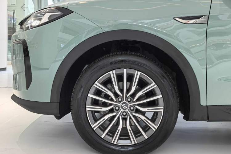 Used JETOUR X70 C-DM 2024 Far Voyage PRO+ 7-Seater Exterior 5