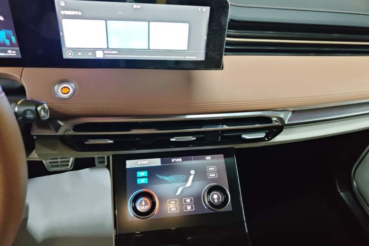 Used JETOUR X70 C-DM 2024 Far Voyage PRO 5-Seater Audio And AC Panel