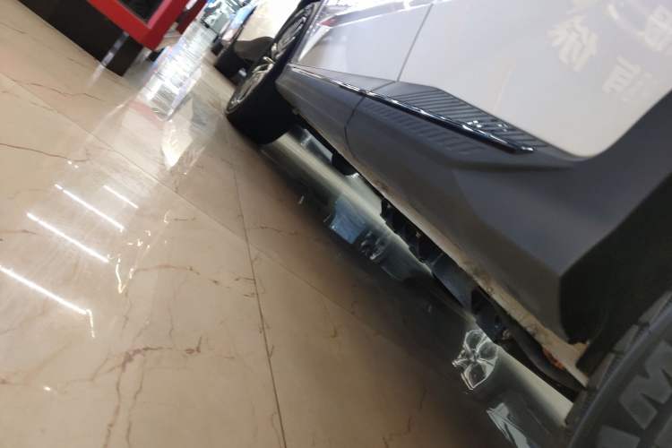 Used JETOUR X70 C-DM 2024 Far Voyage PRO 7-Seater Left Side Sill