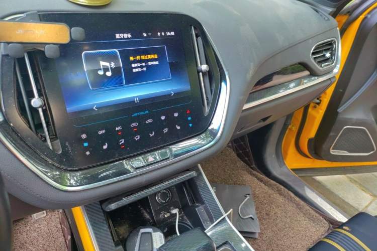 Used JETOUR X70 Coupe 2020 1.6T DCT Cool 6-Seater Audio And AC Panel