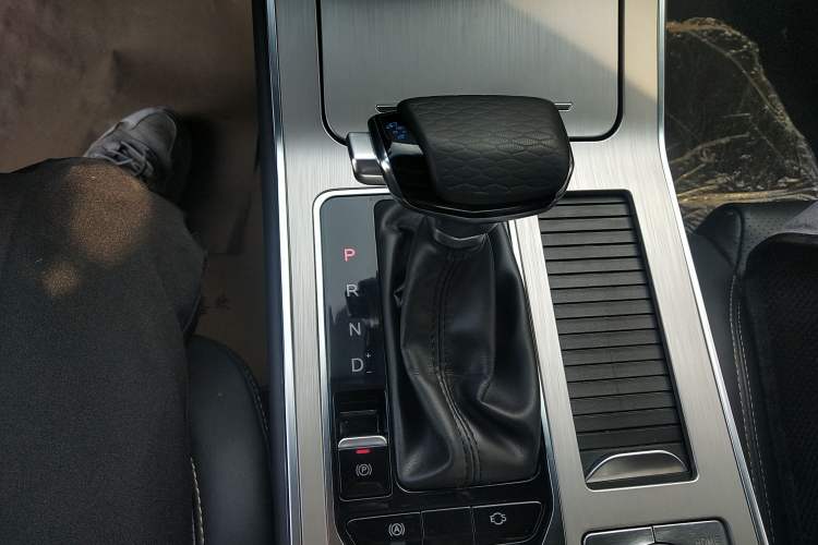 Used JETOUR X70 Coupe 2020 1.6T DCT Cool 7-Seater Gear Lever